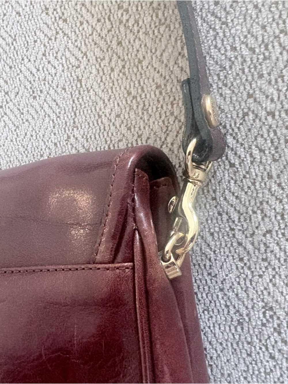 Oroton Burgundy Leather Messenger Bag - Picture 9 of 16